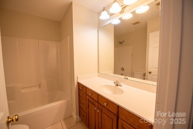 Building Photo - 247 Montibello Dr
