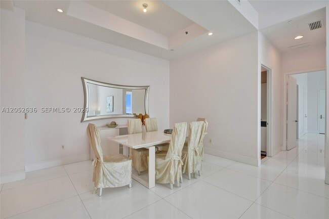 Building Photo - 16001 Collins Ave