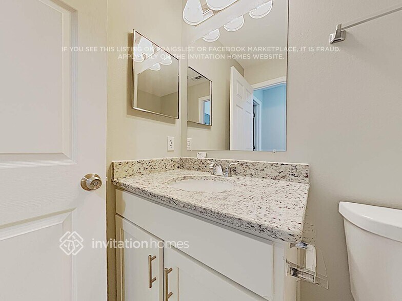 Building Photo - 14520 Lake Price Dr