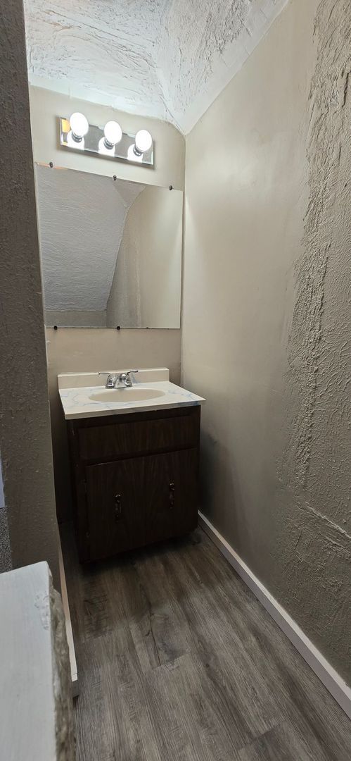 Building Photo - Freshly Updated Interior! 2 Bed 1.5 Bath Home - Alexandria IN