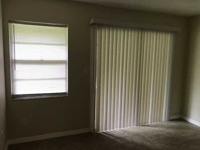 Building Photo - Conveniently located to I-4