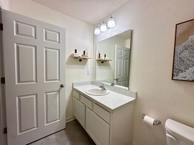 Building Photo - Adorable Townhome in Heart of St. Johns Co...