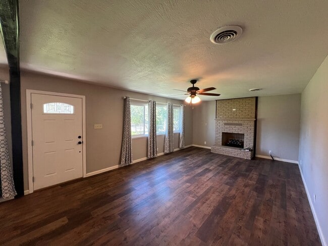 Building Photo - 2 bedroom country home in Escalon!