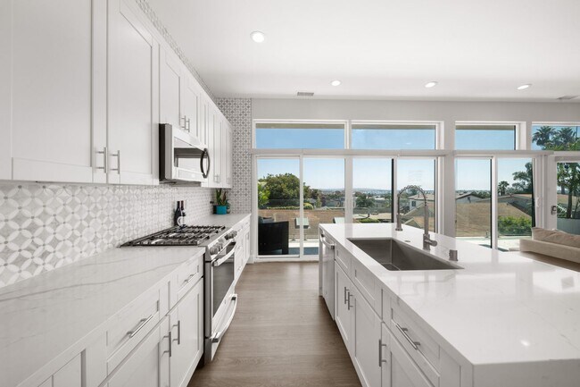 Building Photo - Stunning Fully Furnished New Build 2 Bed/2 Bath Home in Bay Park!