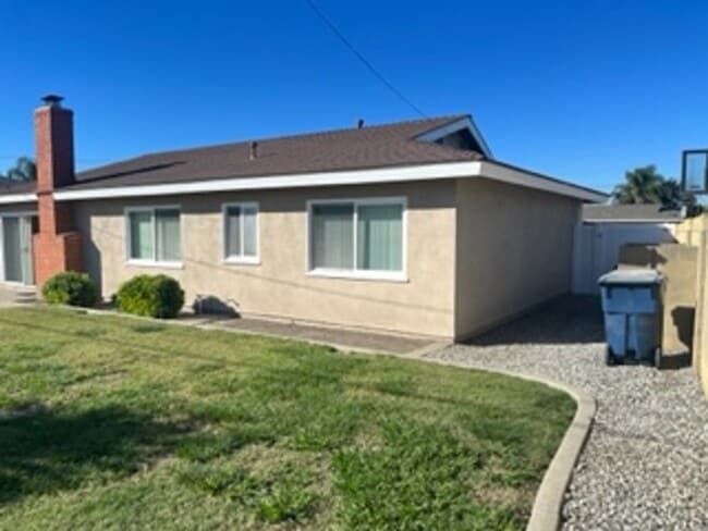 Building Photo - Beautiful 4 Bedroom Home in Huntington Beach