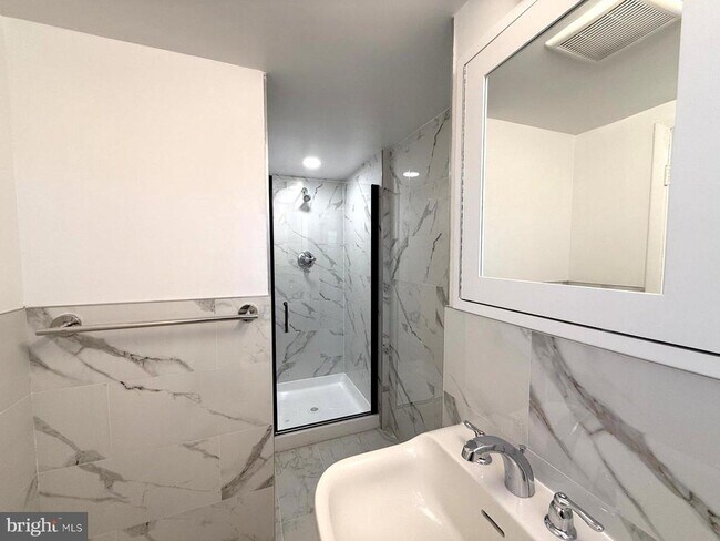 Building Photo - 606 Cooper Landing Rd