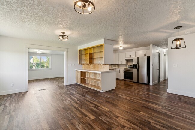 Building Photo - 10996 Willis Rd