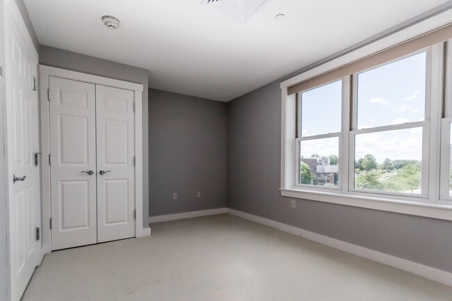 Building Photo - 2BR/2BA East Bayside Luxury Condo Near Old Port, W/D, Parking, Central AC, Views