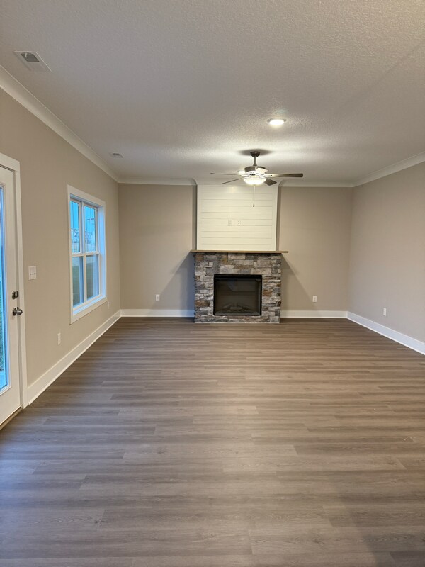 Building Photo - 2727 Farmhouse Dr