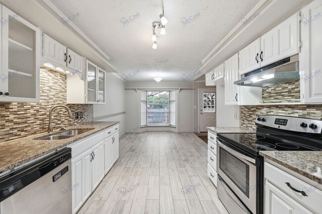 Building Photo - 2602 Burningtree Ct