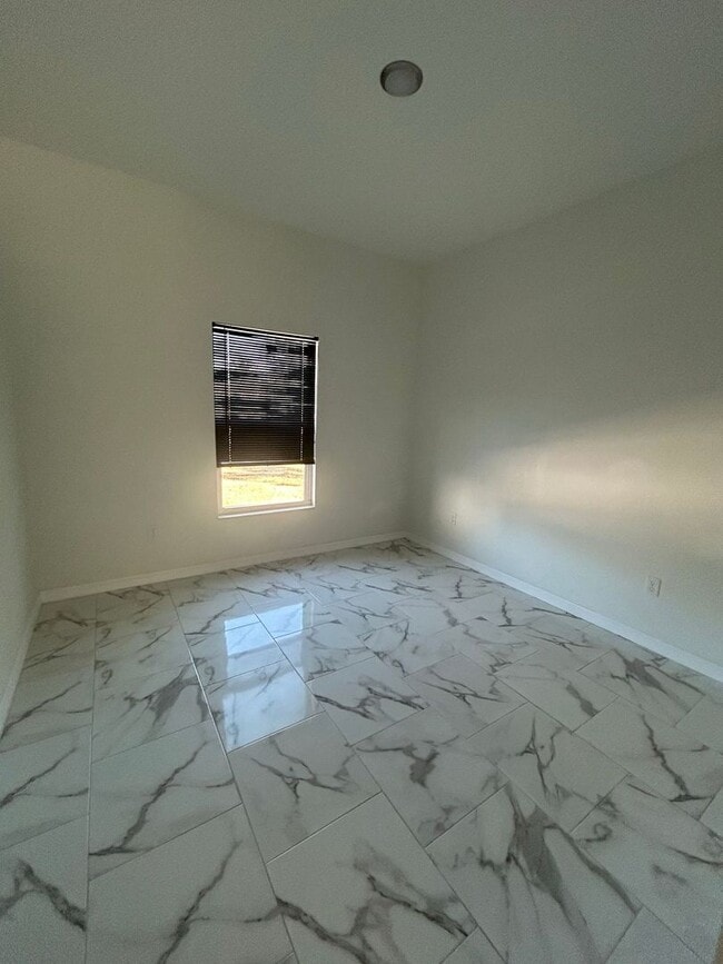 Building Photo - SPACIOUS 4 BEDROOM- 2 BATHROOM RETREAT IN BEAUTIFUL LAKE PLACID