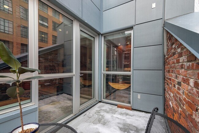 Building Photo - 99-105-105 Broad St