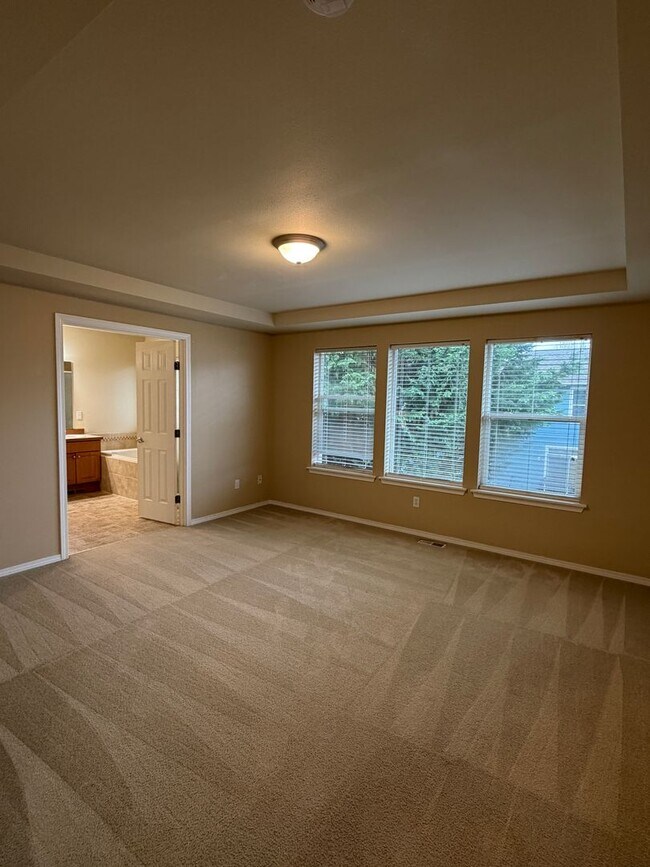 Building Photo - 7125 Axis St SE