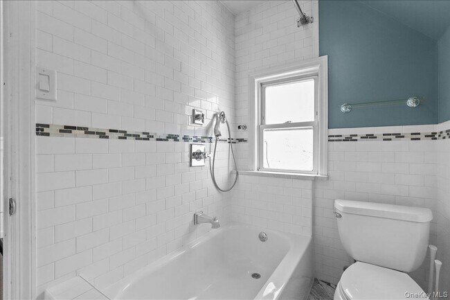 Building Photo - 7 Oak Ave