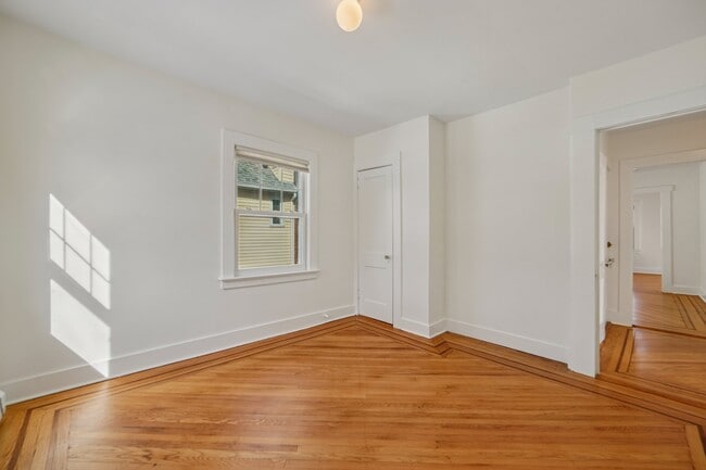 Building Photo - 42 Brookfield Rd