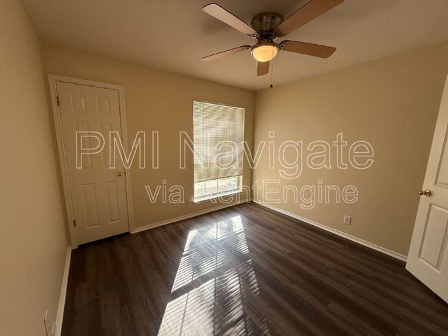 Building Photo - 827 Visor Dr