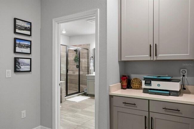 Building Photo - 408 S Matanzas Ave