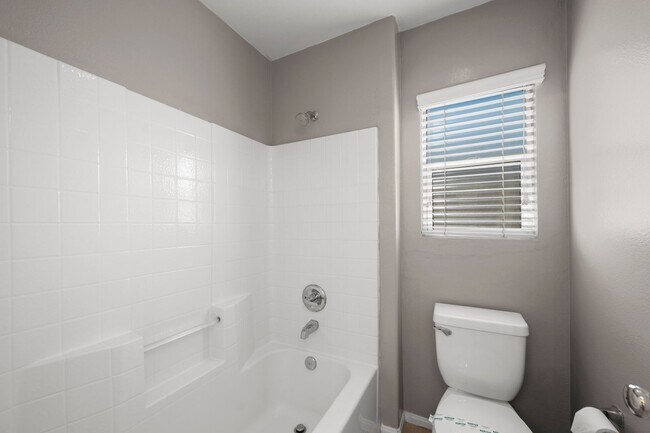 Building Photo - Gorgeous 3 Bedroom Chula Vista Home!