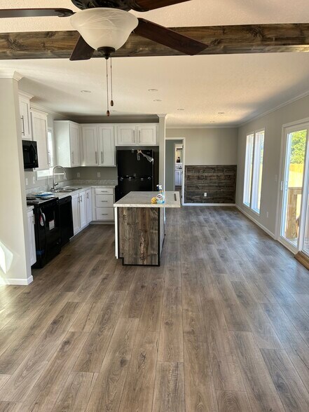 Dining space - 656 Warner Ave