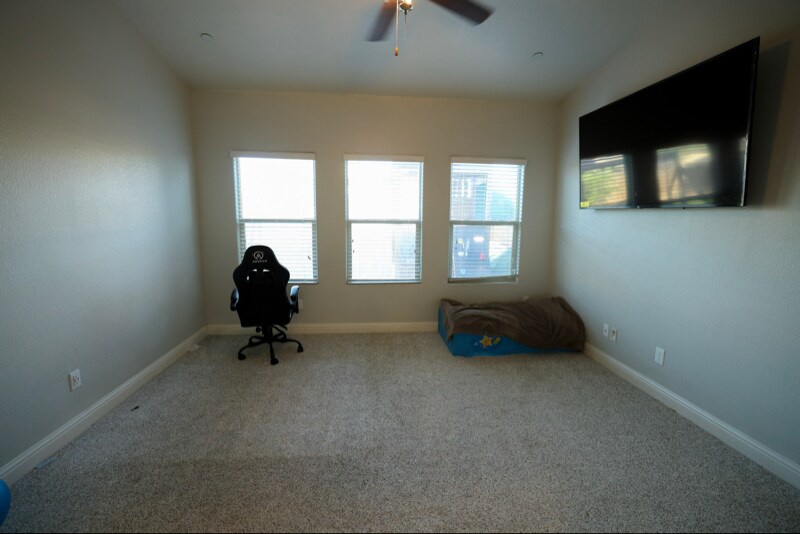 Building Photo - 1087 S Orangewood Dr