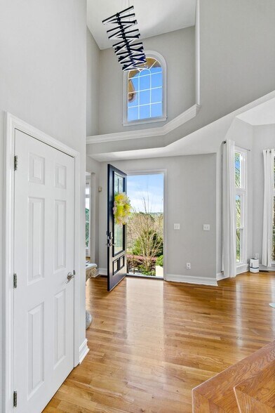 Building Photo - 132 Interlochen Dr
