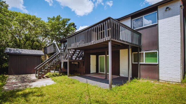 Back of the building - 124 Wind Ridge Dr