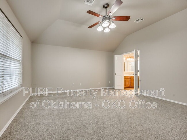 Building Photo - 1605 SW 33RD St