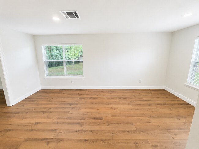 Building Photo - 1705 Creekside Ave