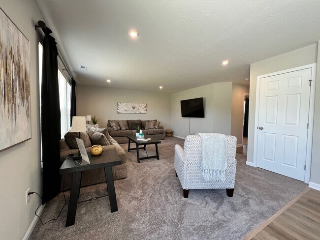 Building Photo - 7876 Ellington Ct