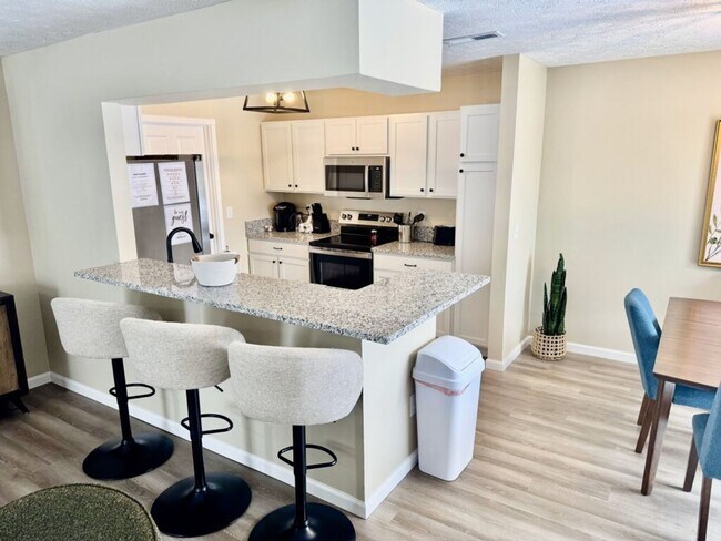 Building Photo - Freshly Renovated Home With Man Cave In Trenton OH