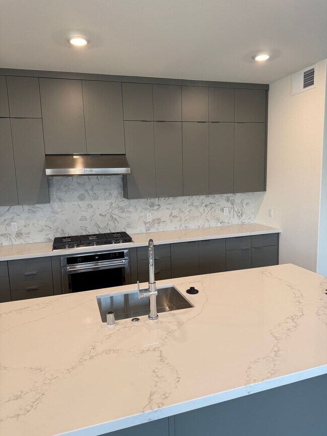 Building Photo - $4,800 / 3 BR – LUXURY TOP-FLOOR UNIT IN WARM SPRINGS WITH RESORT-STYLE AMENITIES