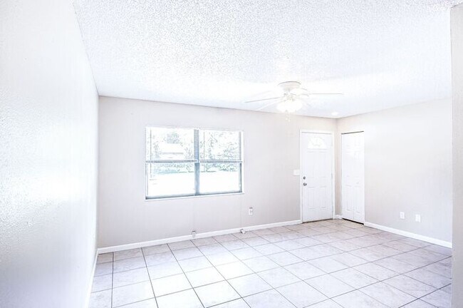 Building Photo - 330 Dogwood Ave