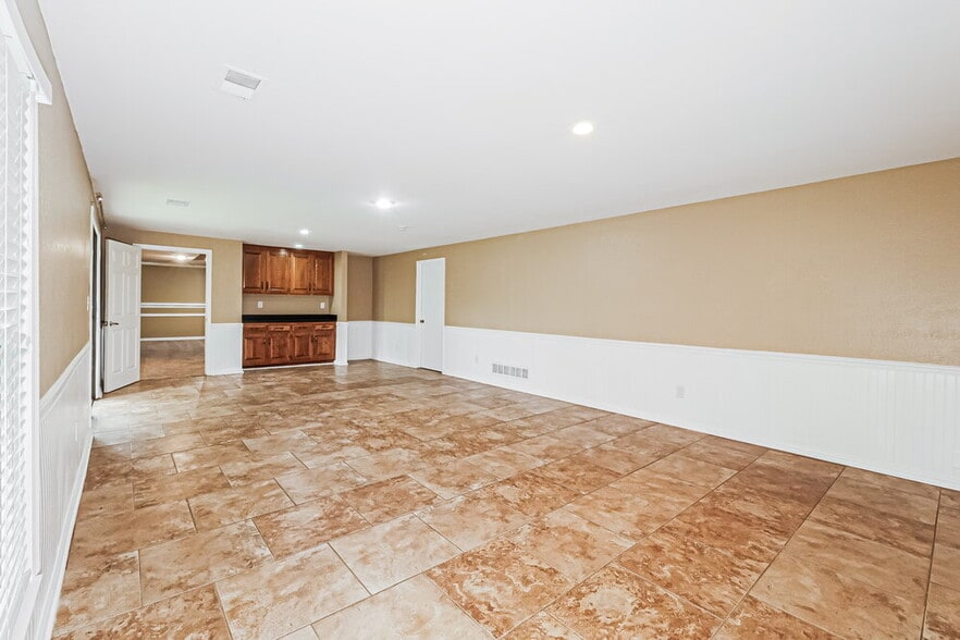Building Photo - 9004 Arlington Ct