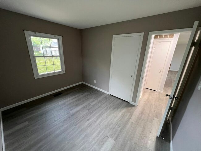 Building Photo - 8 Marboro Ln