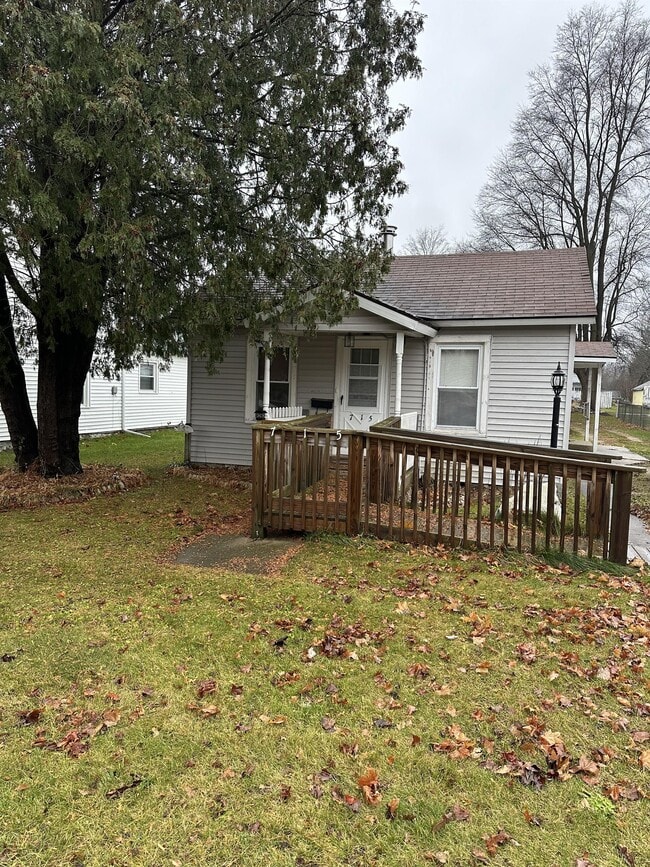 Primary Photo - 715 Farnsworth St