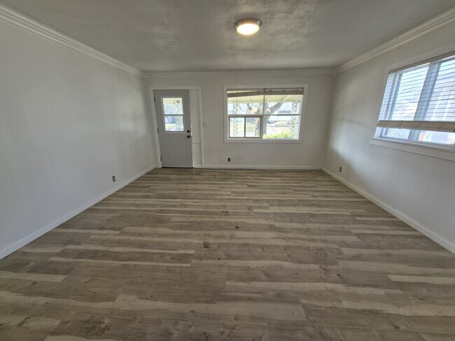 Building Photo - 5309 W Hill Dr