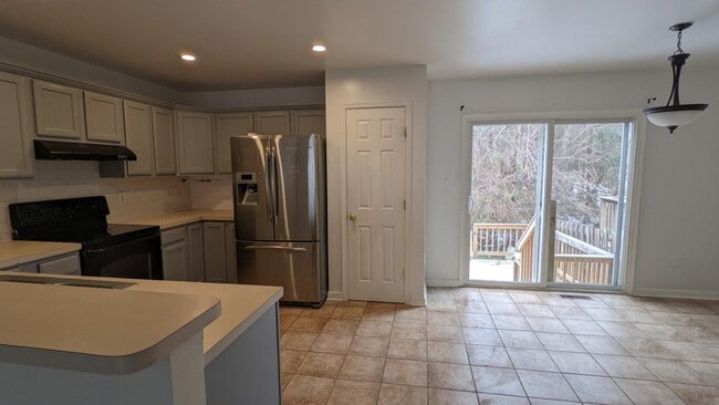 Building Photo - 829 Gallows Ct