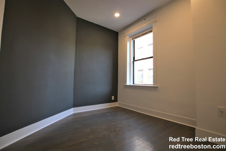 Building Photo - 11 Queensberry St