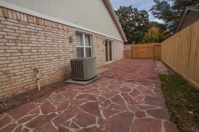 Building Photo - 4131 Lufborough Dr