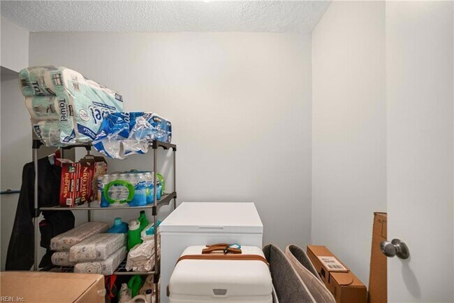 Building Photo - 2304 Bergen Ct