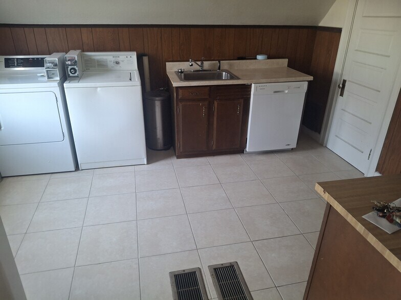 Kitchen/laundry combo - 422 Prospect Ave
