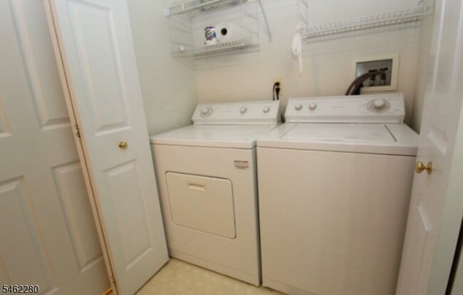 Building Photo - 911 Hawley Ct