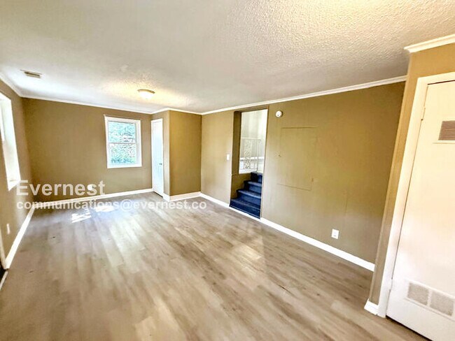 Building Photo - 109 22nd Ave W
