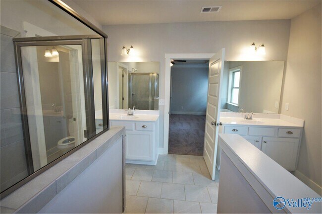 Building Photo - 12 Silky Oak Cir SW