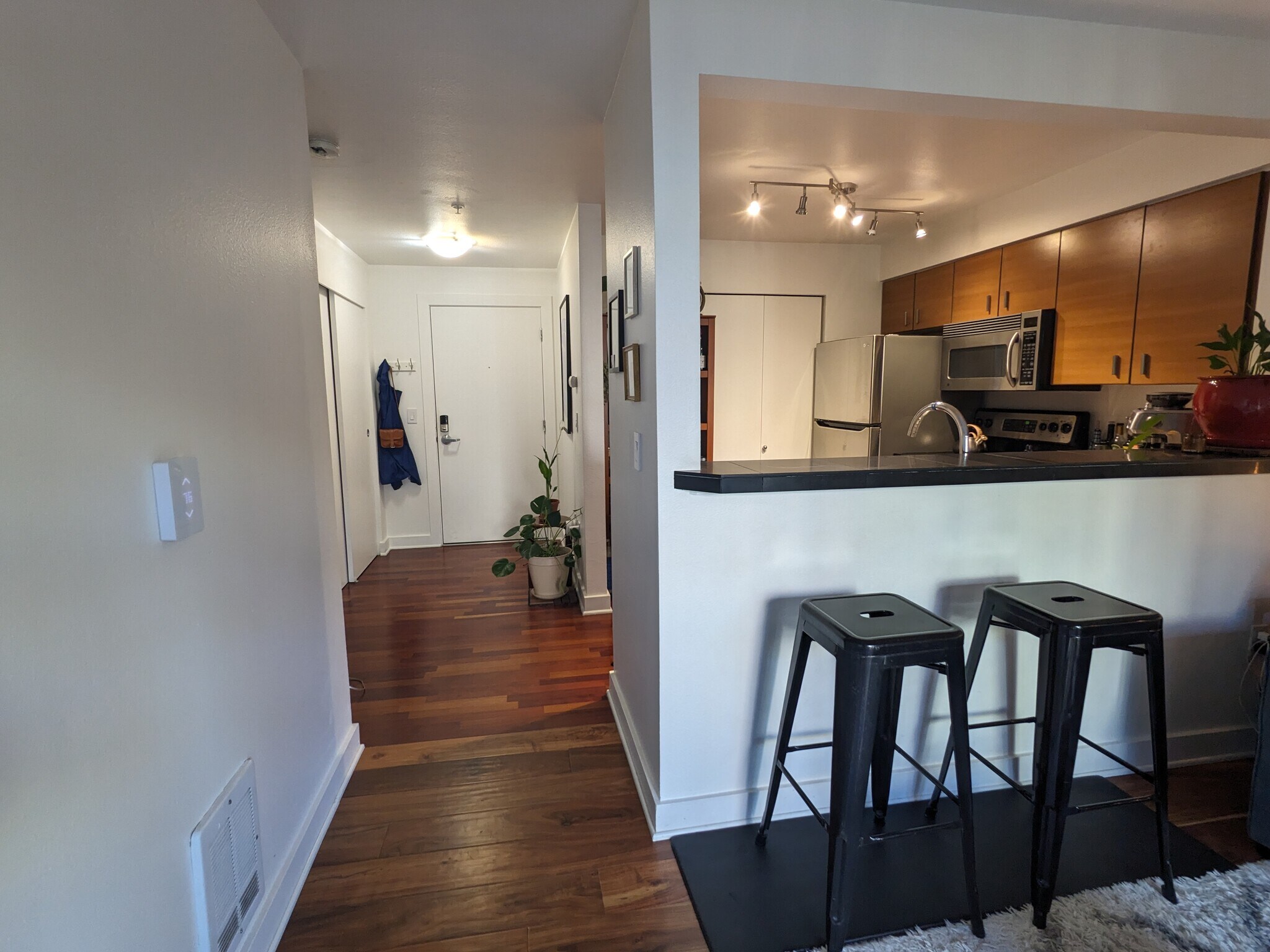 Entrance/kitchen from the living room - 700 E Denny Way