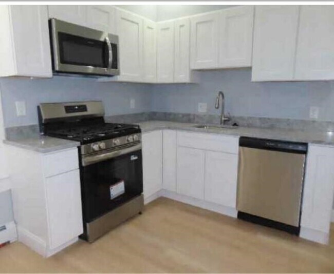 Building Photo - 27 Burtt St