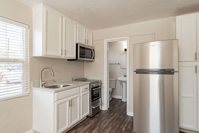 Building Photo - 305-315 N Highland Ave