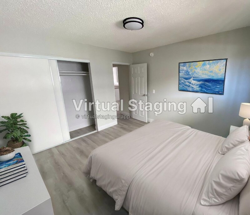 Building Photo - 926 W 84th St