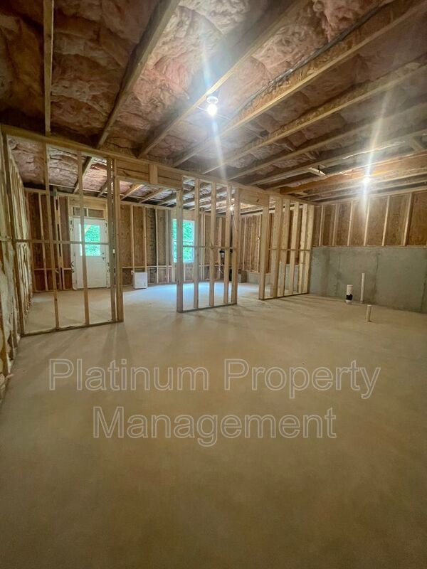 Building Photo - 551 Stoneybrook Dr