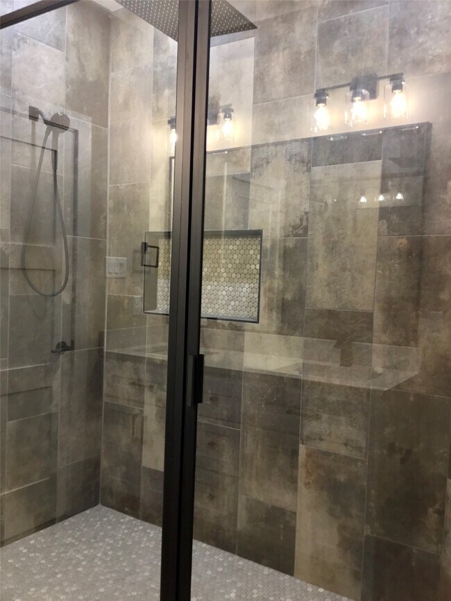 Building Photo - 2075 Briar Grove Dr